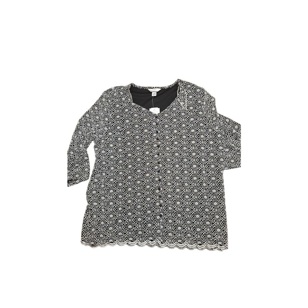 New with tags CJ BanksBlack & white floral knit blouse w/buttons size 24/26W‎ 3X